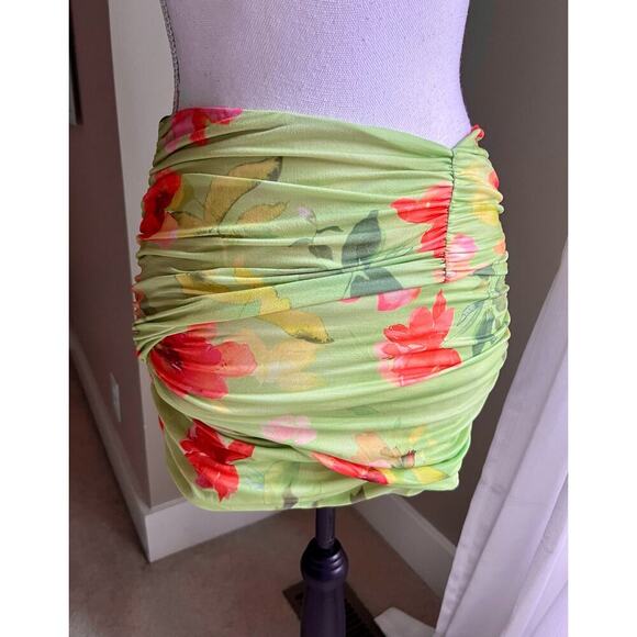 NWT White Fox lime green floral stretch ruched mini skirt size XS - Picture 3 of 5